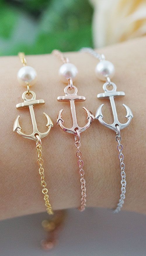 Anchors and pearls bracelet