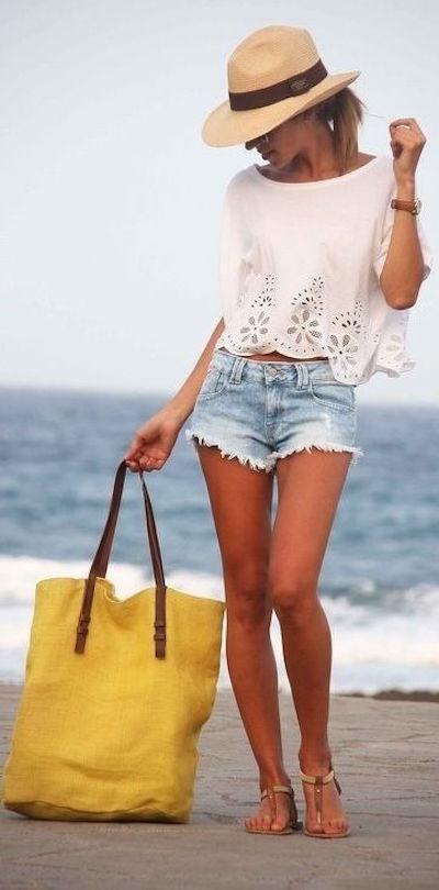 Beach Outfit Ideas For Women – 25 Summer Beach Outfits for 2023