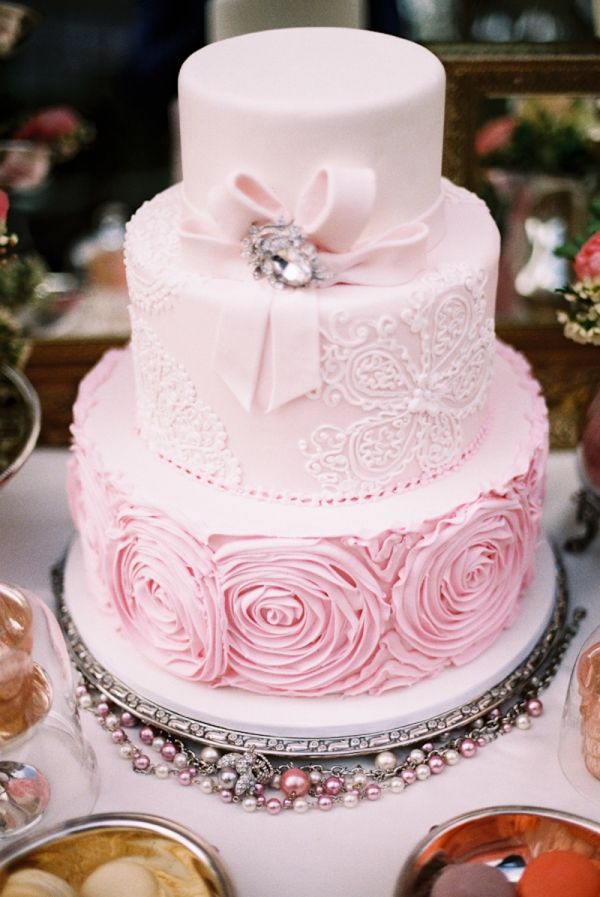 Cream rose cake