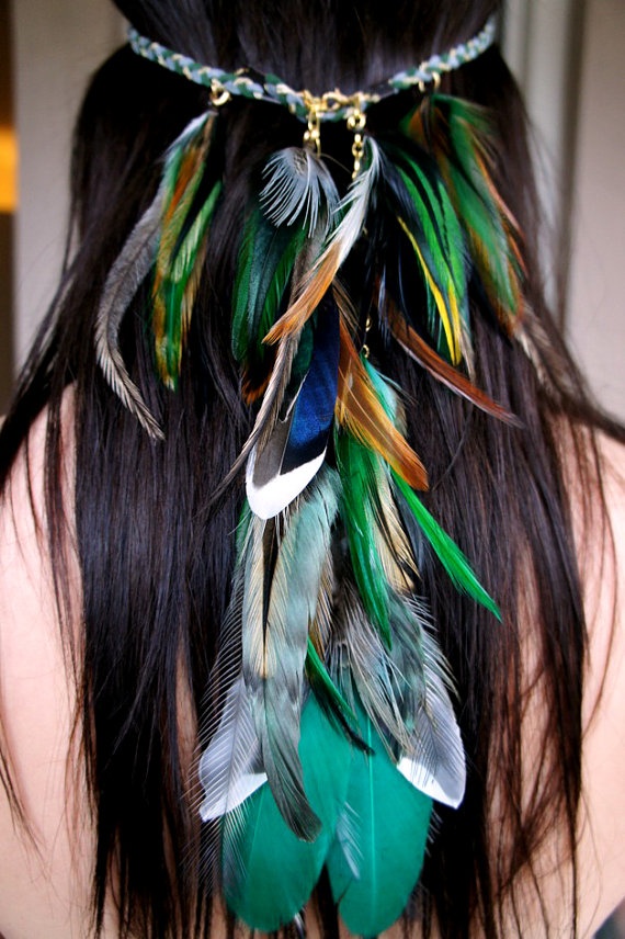 Feathers can be worn in many different ways.