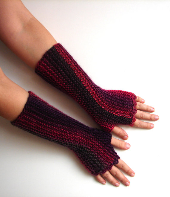 Marsala knit gloves