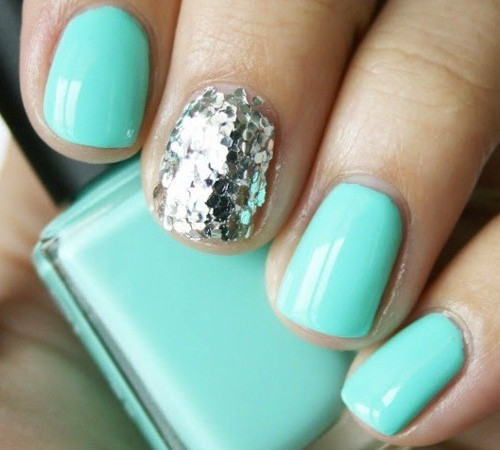 Mint green manicure