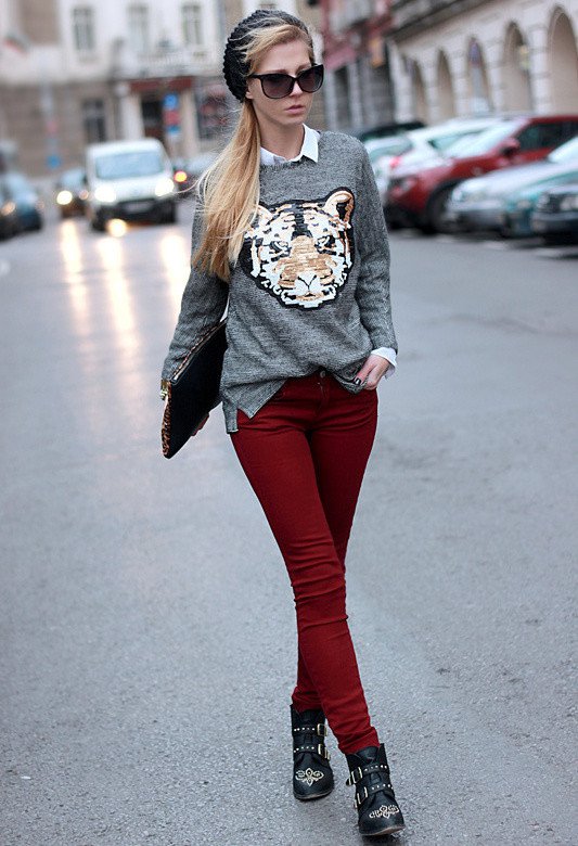 Printed Sweater with Maroon Jeans