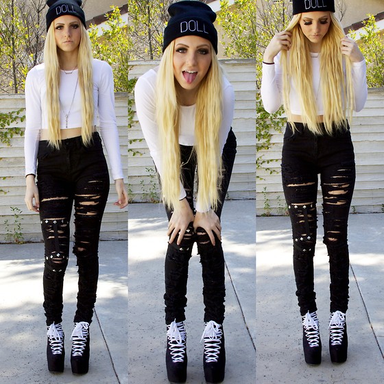 Ripped jeans with black and white