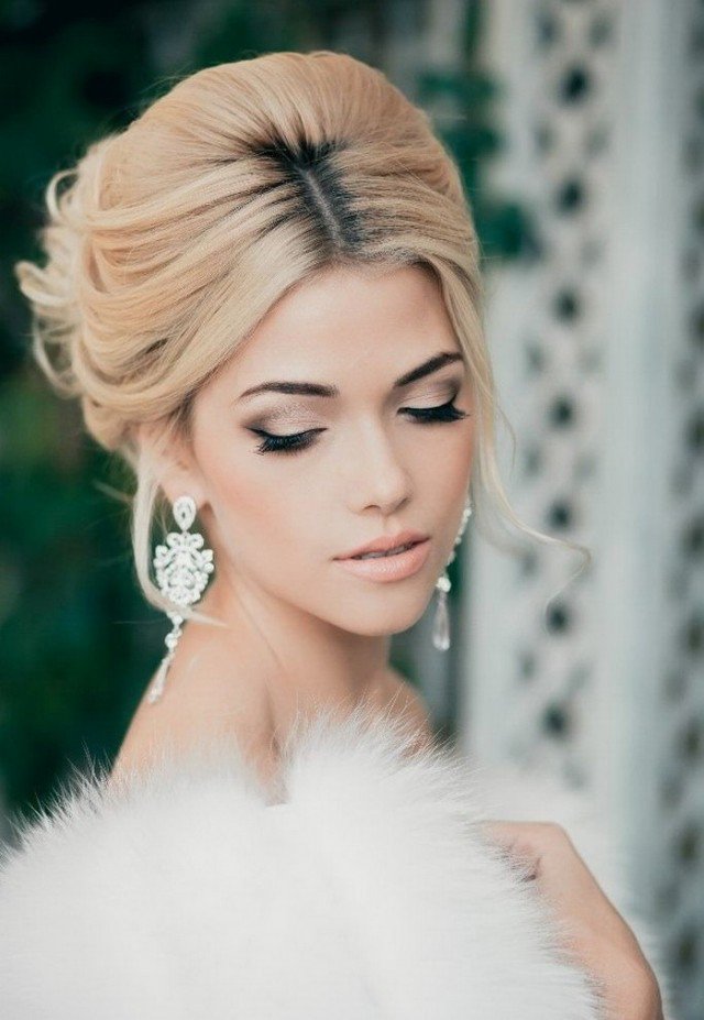 There are 20 beautiful makeup looks for brides
