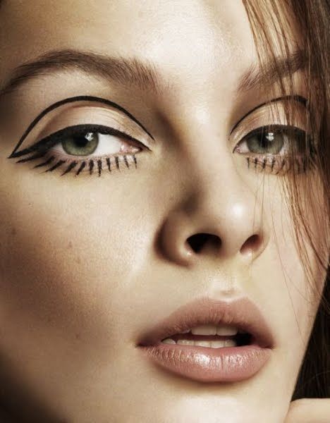 Five Tips for Applying Graphic Eyeliner & Eyeliner Designs Perfection